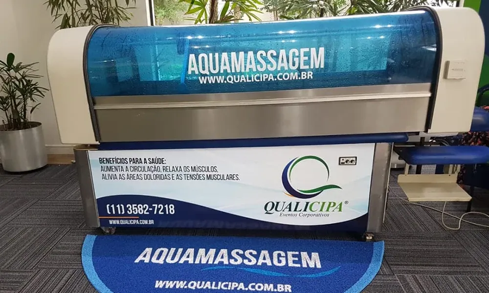 Cápsula de aquamassagem montada com o tapete da marca